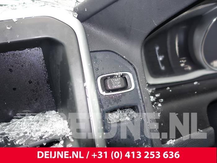 Volvo XC60 I 2.0 D4 16V Sloopvoertuig (2017, Zwart)