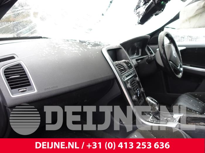 Volvo XC60 I 2.0 D4 16V Sloopvoertuig (2017, Zwart)