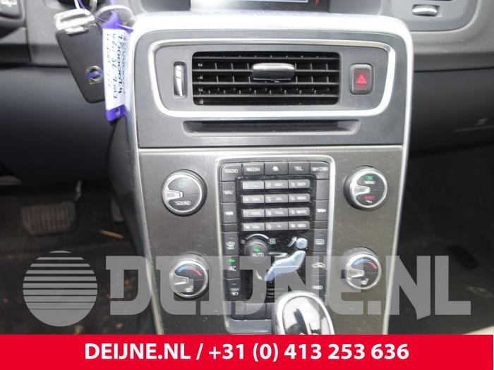 Volvo V60 I 2.4 D6 20V Plug-in Hybrid AWD Sloopvoertuig (2013, Zwart)