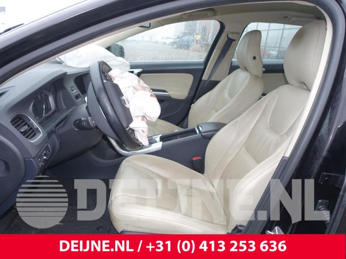 Volvo V60 I 2.4 D6 20V Plug-in Hybrid AWD Sloopvoertuig (2013, Zwart)