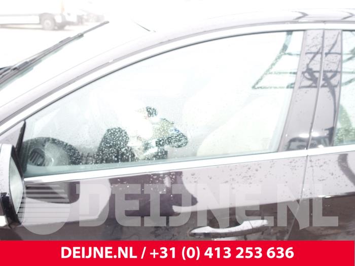 Volvo V60 I 2.4 D6 20V Plug-in Hybrid AWD Sloopvoertuig (2013, Zwart)