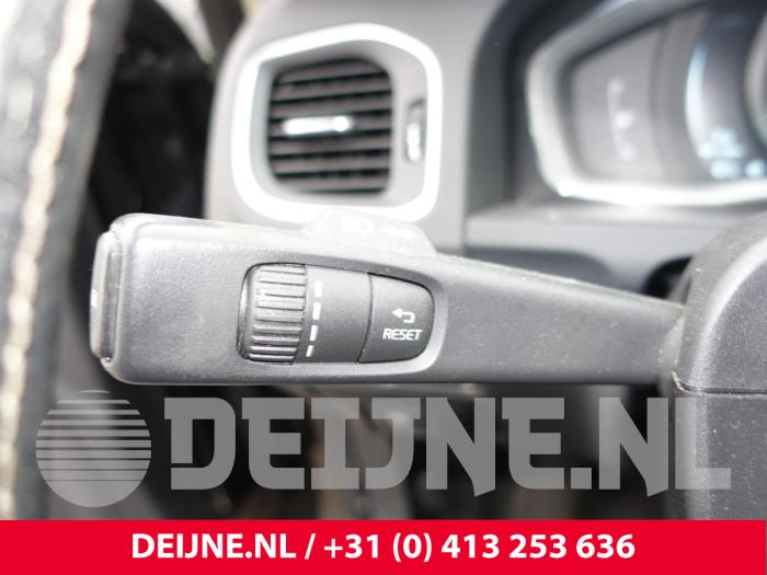 Volvo V60 I 2.4 D6 20V Plug-in Hybrid AWD Sloopvoertuig (2013, Zwart)