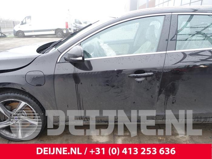 Volvo V60 I 2.4 D6 20V Plug-in Hybrid AWD Sloopvoertuig (2013, Zwart)