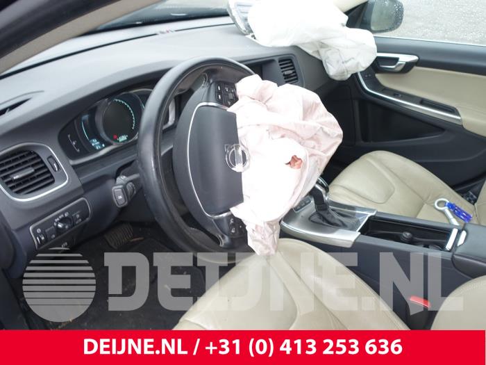Volvo V60 I 2.4 D6 20V Plug-in Hybrid AWD Sloopvoertuig (2013, Zwart)