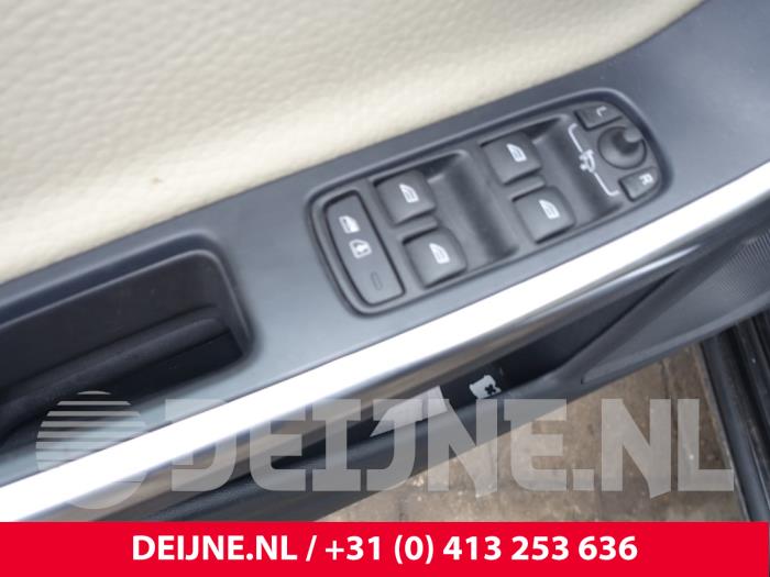 Volvo V60 I 2.4 D6 20V Plug-in Hybrid AWD Sloopvoertuig (2013, Zwart)