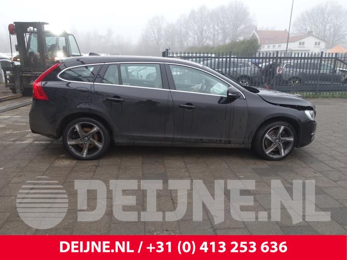 Volvo V60 I 2.4 D6 20V Plug-in Hybrid AWD Sloopvoertuig (2013, Zwart)
