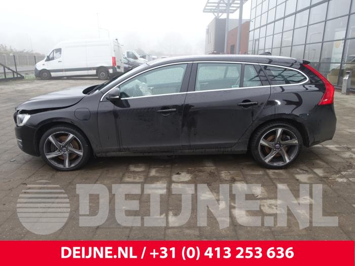 Volvo V60 I 2.4 D6 20V Plug-in Hybrid AWD Sloopvoertuig (2013, Zwart)