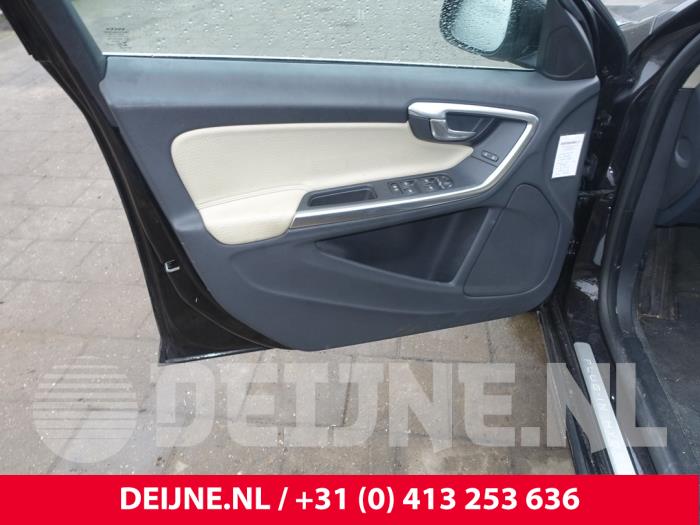 Volvo V60 I 2.4 D6 20V Plug-in Hybrid AWD Sloopvoertuig (2013, Zwart)