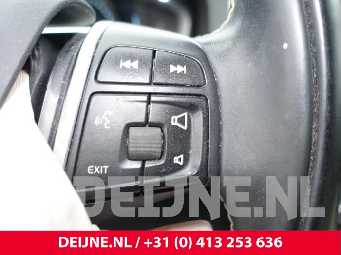 Volvo V60 I 2.4 D6 20V Plug-in Hybrid AWD Sloopvoertuig (2013, Zwart)