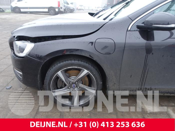 Volvo V60 I 2.4 D6 20V Plug-in Hybrid AWD Sloopvoertuig (2013, Zwart)