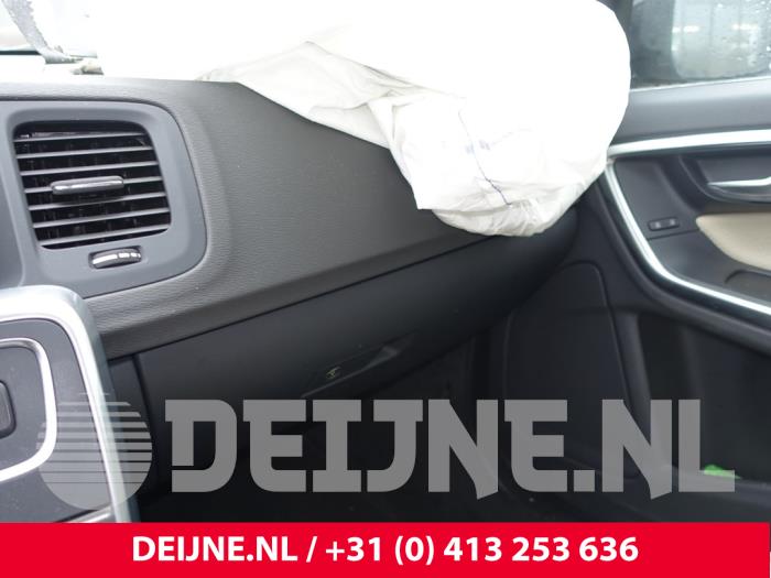 Volvo V60 I 2.4 D6 20V Plug-in Hybrid AWD Sloopvoertuig (2013, Zwart)