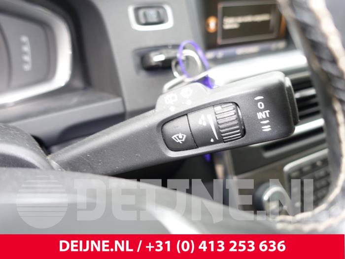 Volvo V60 I 2.4 D6 20V Plug-in Hybrid AWD Sloopvoertuig (2013, Zwart)