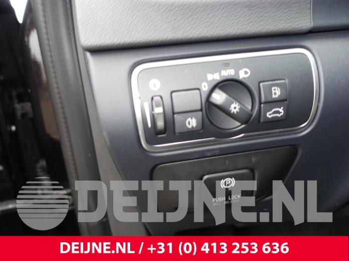 Volvo V60 I 2.4 D6 20V Plug-in Hybrid AWD Sloopvoertuig (2013, Zwart)