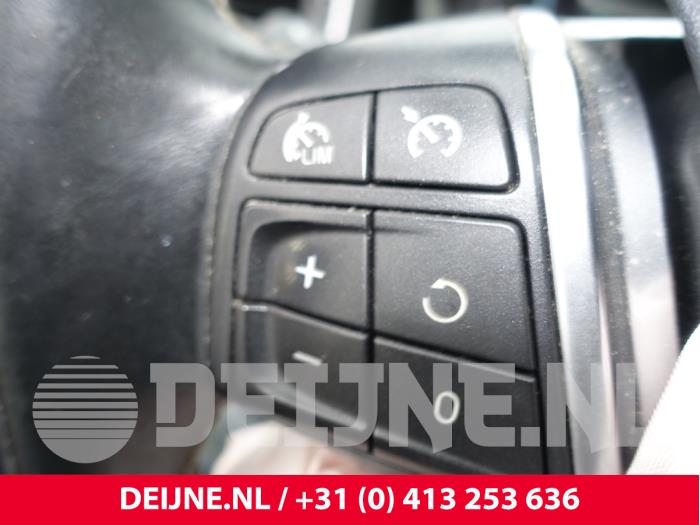 Volvo V60 I 2.4 D6 20V Plug-in Hybrid AWD Sloopvoertuig (2013, Zwart)