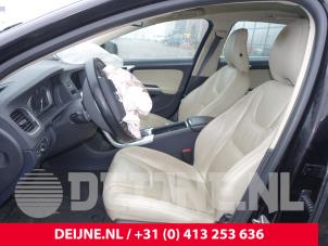 Volvo V60 I 2.4 D6 20V Plug-in Hybrid AWD Sloopvoertuig (2013, Zwart)
