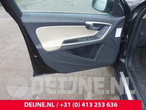 Volvo V60 I 2.4 D6 20V Plug-in Hybrid AWD Sloopvoertuig (2013, Zwart)