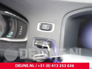 Volvo V60 I 2.4 D6 20V Plug-in Hybrid AWD Sloopvoertuig (2013, Zwart)