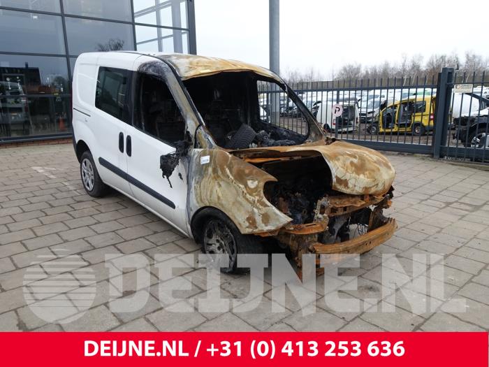 Fiat Doblo Sliding door roller, right O274245 Donor vehicle