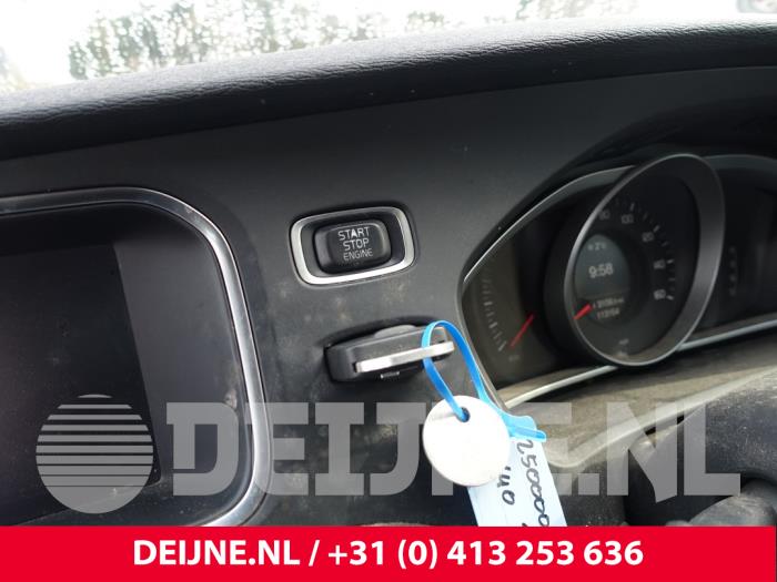 Volvo V40 Cross Country 1.5 T3 16V Geartronic Sloopvoertuig (2017, Blauw)