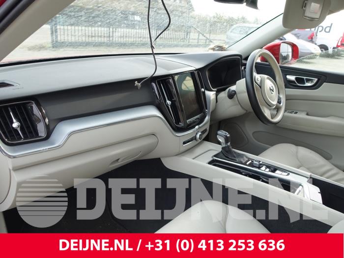 Volvo XC60 II 2.0 D4 16V AWD Sloopvoertuig (2019, Rood)