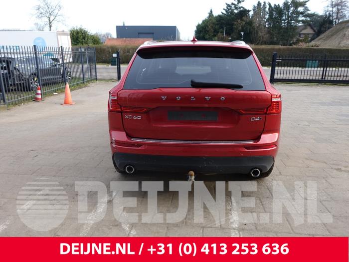 Volvo XC60 II 2.0 D4 16V AWD Sloopvoertuig (2019, Rood)