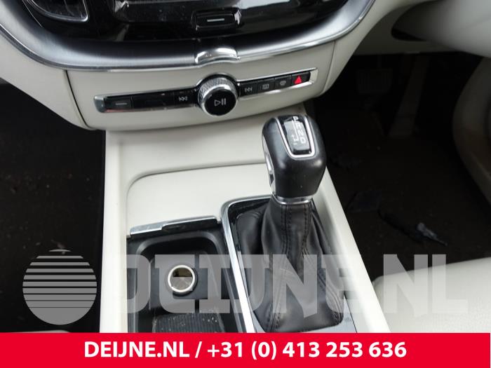 Volvo XC60 II 2.0 D4 16V AWD Sloopvoertuig (2019, Rood)