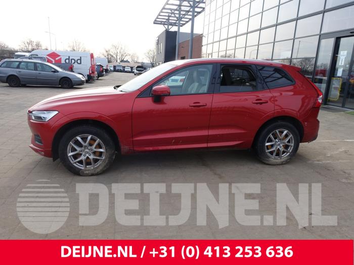 Volvo XC60 II 2.0 D4 16V AWD Sloopvoertuig (2019, Rood)
