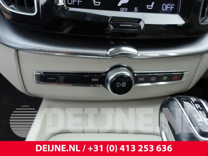 Volvo XC60 II 2.0 D4 16V AWD Sloopvoertuig (2019, Rood)