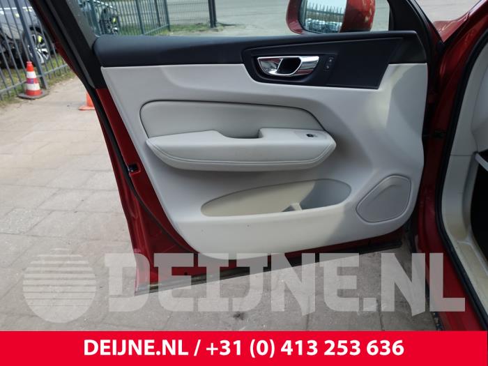 Volvo XC60 II 2.0 D4 16V AWD Sloopvoertuig (2019, Rood)