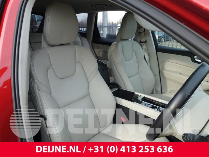 Volvo XC60 II 2.0 D4 16V AWD Sloopvoertuig (2019, Rood)