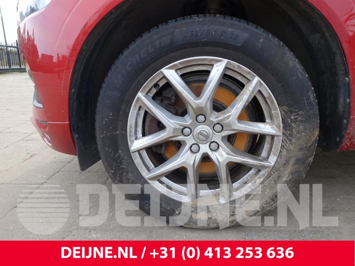 Volvo XC60 II 2.0 D4 16V AWD Sloopvoertuig (2019, Rood)