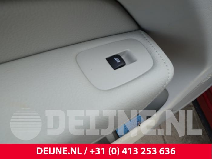 Volvo XC60 II 2.0 D4 16V AWD Sloopvoertuig (2019, Rood)