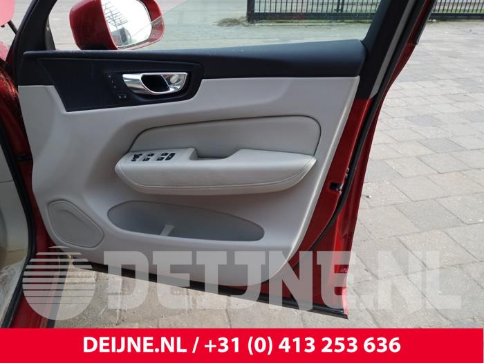 Volvo XC60 II 2.0 D4 16V AWD Sloopvoertuig (2019, Rood)