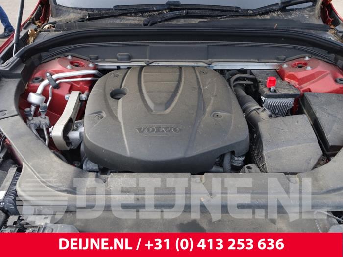 Volvo XC60 II 2.0 D4 16V AWD Sloopvoertuig (2019, Rood)