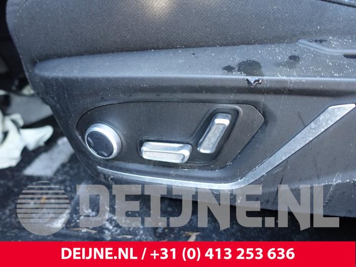 Lynk & Co 01 1.5 PHEV Sloopvoertuig (2022, Zwart)