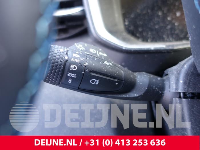 Lynk & Co 01 1.5 PHEV Sloopvoertuig (2022, Zwart)