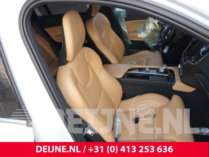 Volvo XC90 II 2.0 T8 16V eAWD Sloopvoertuig (2023, Wit)