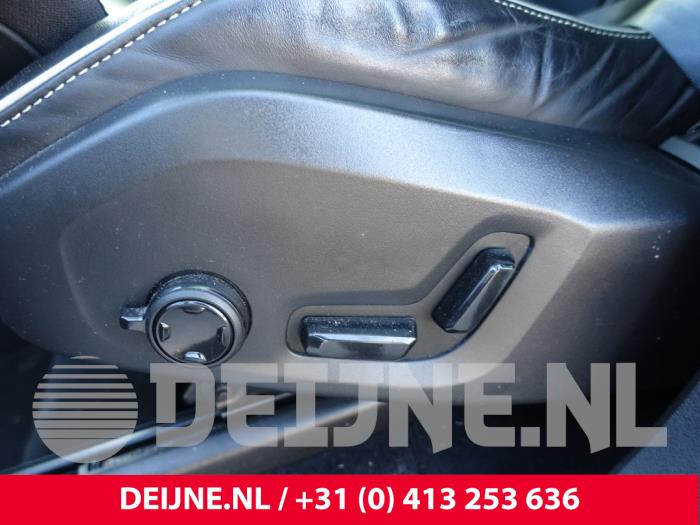 Volvo XC90 II 2.0 B5 16V Mild Hybrid AWD Sloopvoertuig (2020, Zwart)