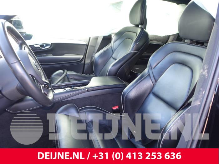 Volvo XC90 II 2.0 B5 16V Mild Hybrid AWD Sloopvoertuig (2020, Zwart)