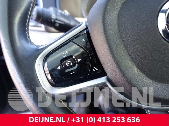 Volvo XC90 II 2.0 B5 16V Mild Hybrid AWD Sloopvoertuig (2020, Zwart)