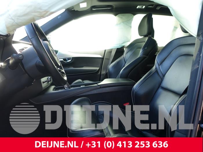 Volvo XC90 II 2.0 B5 16V Mild Hybrid AWD Sloopvoertuig (2020, Zwart)