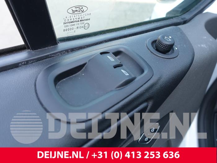 Ford Transit Custom 2.0 TDCi 16V Eco Blue 130 mHEV Sloopvoertuig (2023, Wit)