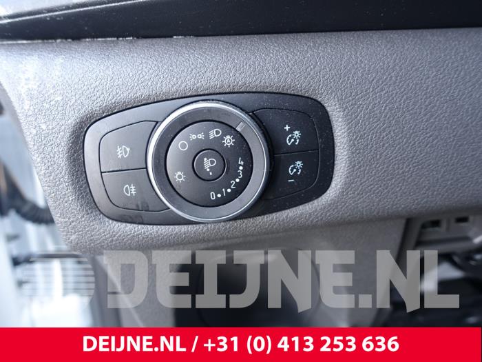 Ford Transit Custom 2.0 TDCi 16V Eco Blue 130 mHEV Sloopvoertuig (2023, Wit)