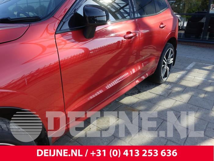 Volvo XC60 II 2.0 B4 16V Mild Hybrid AWD Sloopvoertuig (2021, Rood)