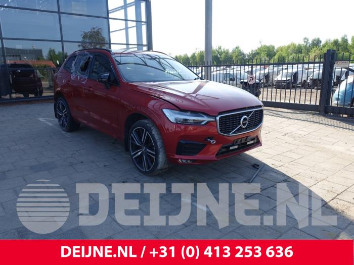 Volvo XC60 II 2.0 B4 16V Mild Hybrid AWD Sloopvoertuig (2021, Rood)