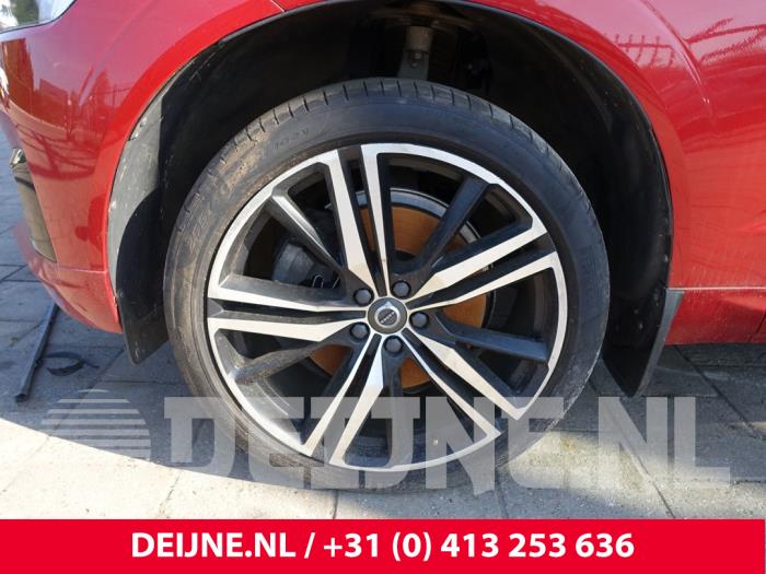 Volvo XC60 II 2.0 B4 16V Mild Hybrid AWD Sloopvoertuig (2021, Rood)