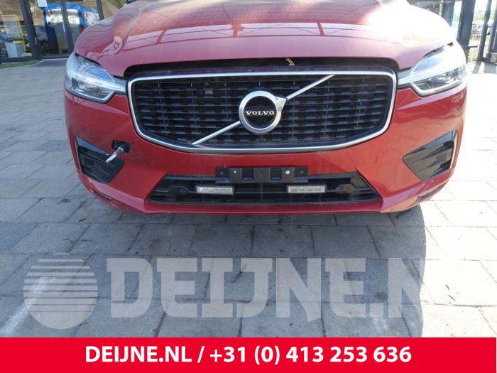 Volvo XC60 II 2.0 B4 16V Mild Hybrid AWD Sloopvoertuig (2021, Rood)