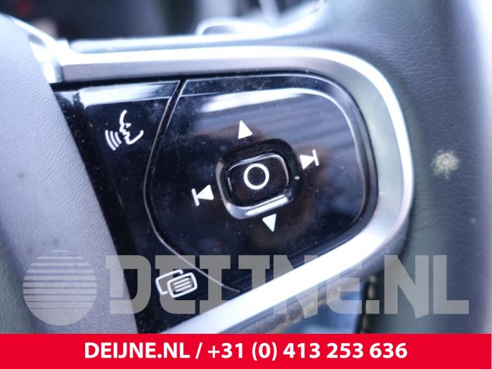 Volvo XC60 II 2.0 B4 16V Mild Hybrid AWD Sloopvoertuig (2021, Rood)