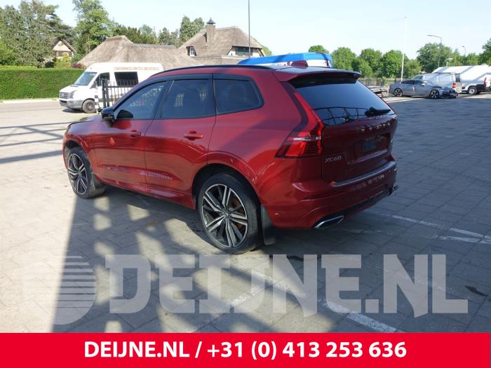 Volvo XC60 II 2.0 B4 16V Mild Hybrid AWD Sloopvoertuig (2021, Rood)