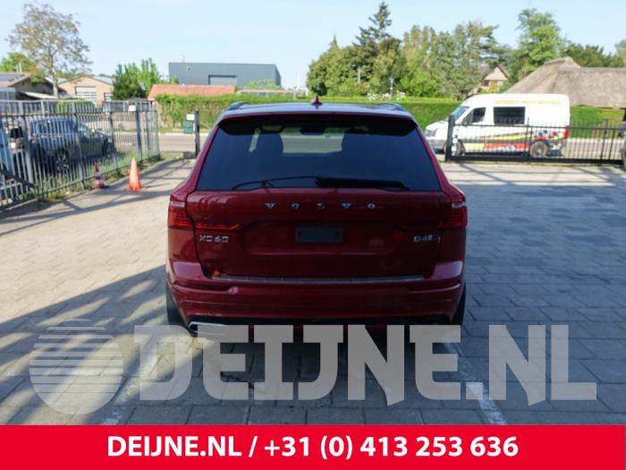 Volvo XC60 II 2.0 B4 16V Mild Hybrid AWD Sloopvoertuig (2021, Rood)